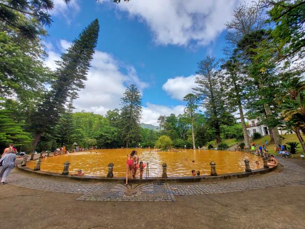 Hiking holiday in the Azores with thermal hotsprings