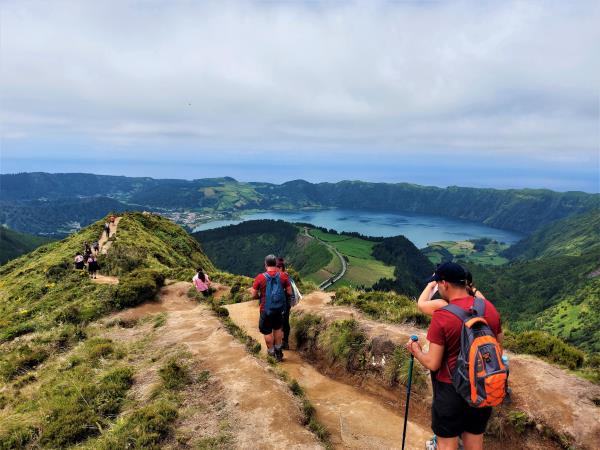 Hiking holiday in the Azores with thermal hotsprings