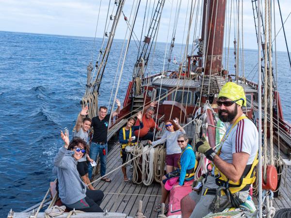 Tall ship sailing holiday in Spanish
