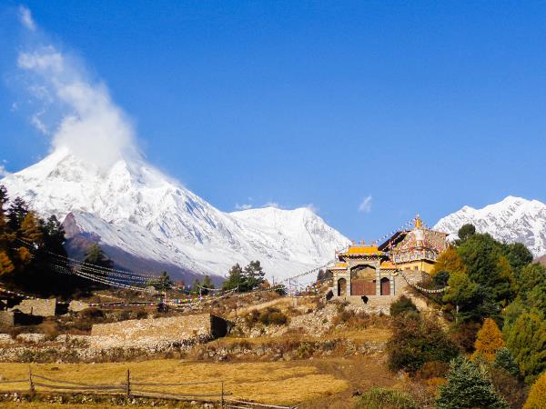 Manaslu Circuit trekking holidy in Nepal