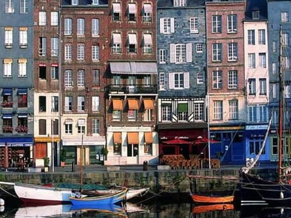 Normandy cycling holiday, Bayeux & beaches