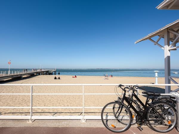 Bordeaux cycling holiday, city & beach