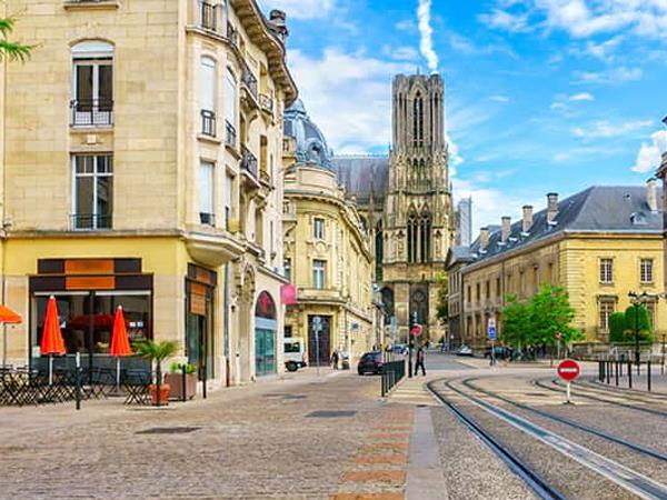 France luxury cycling holidays in Champagne