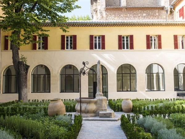 Provence easy cycling holiday in France