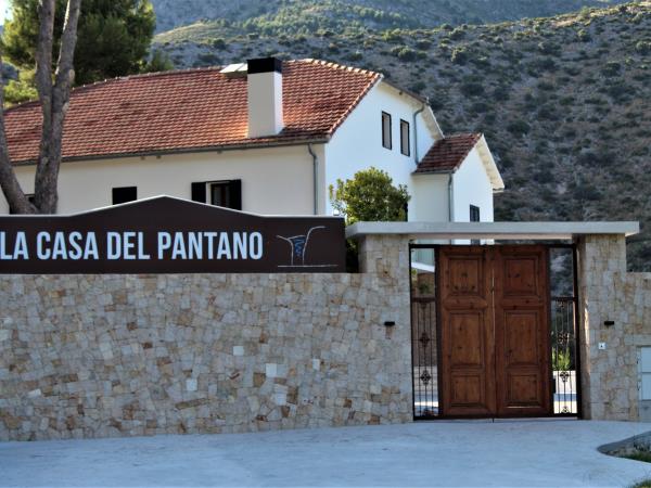 Vegan yoga retreat in Spain