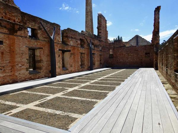 Tasmania luxury small ship cruise