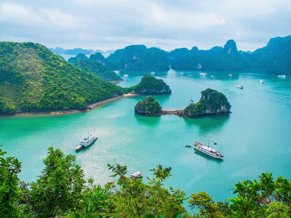 Vietnam luxury tour with Angkor Wat