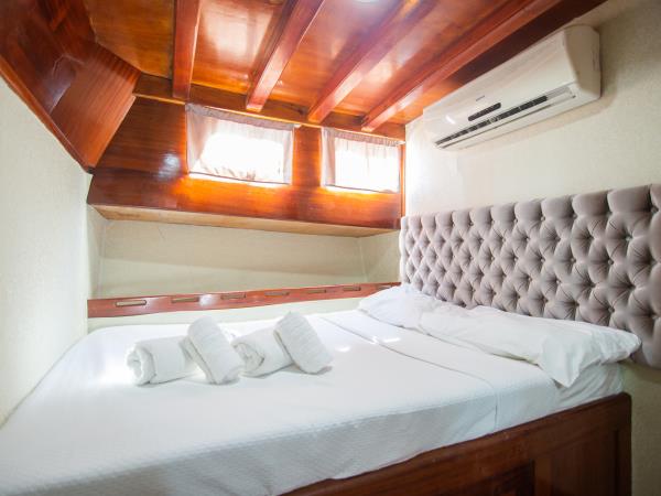 Zante gulet cruise in Greece