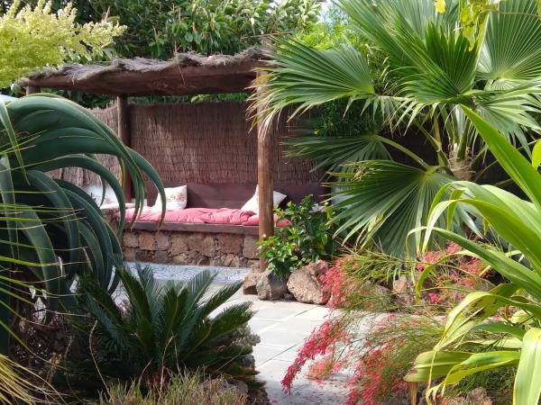 Lanzarote garden apartment, self catering for 2