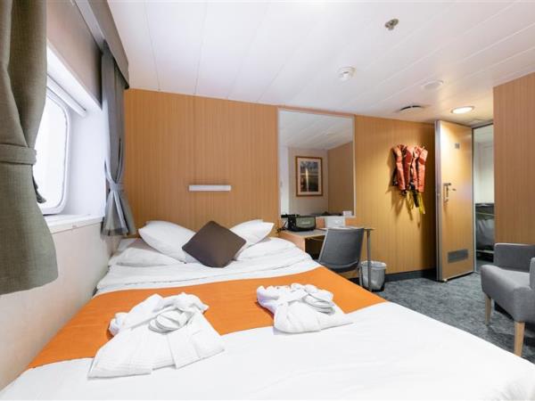 Northern Lights, whale watching cruise & husky safari