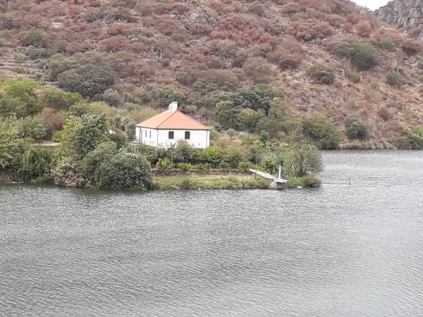 Kayak under the Douro cliffs