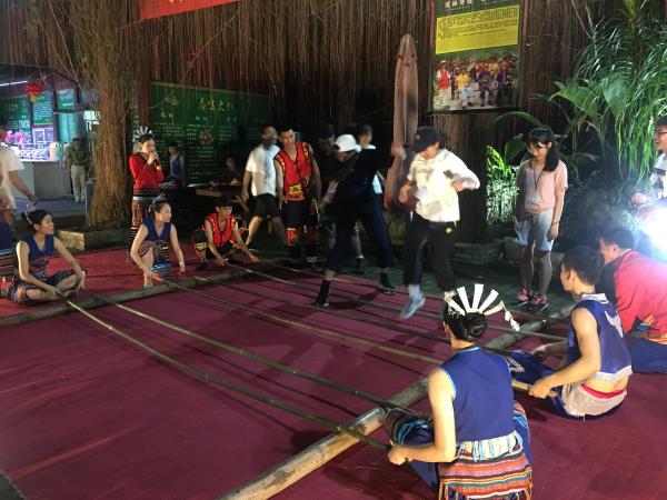 Hainan cycling and hiking tour in China