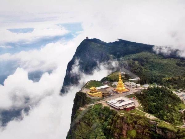 China family holiday in Sichuan
