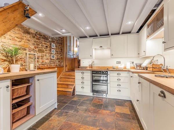 West Sussex holiday cottage, sleeps 5