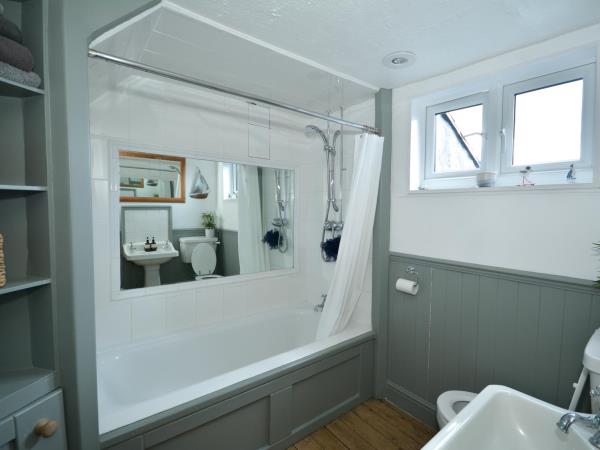 West Sussex holiday cottage, sleeps 5