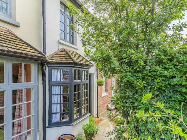 West Sussex holiday cottage, sleeps 5