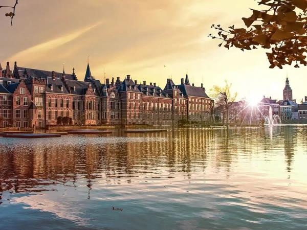 London to Amsterdam sailing holiday