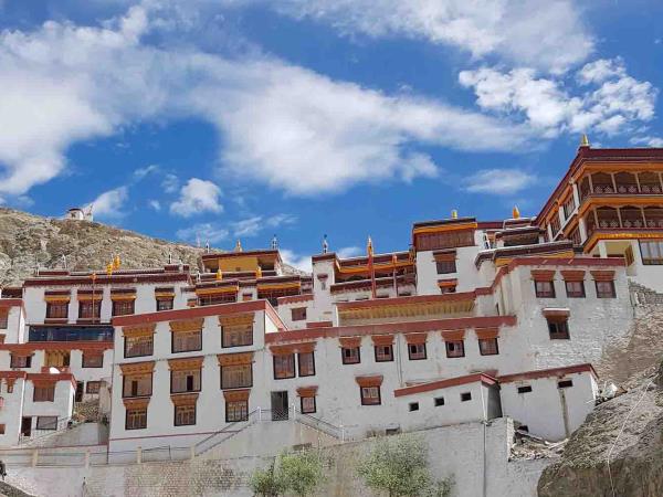 Ladakh mountains trekking adventure