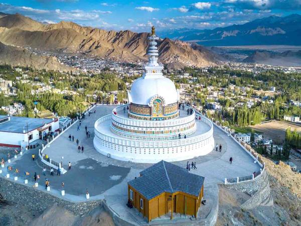 Ladakh mountains trekking adventure