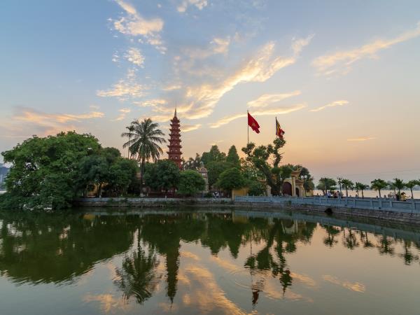 Vietnam community tour with volunteering