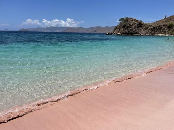 Indonesia island hopping cruise