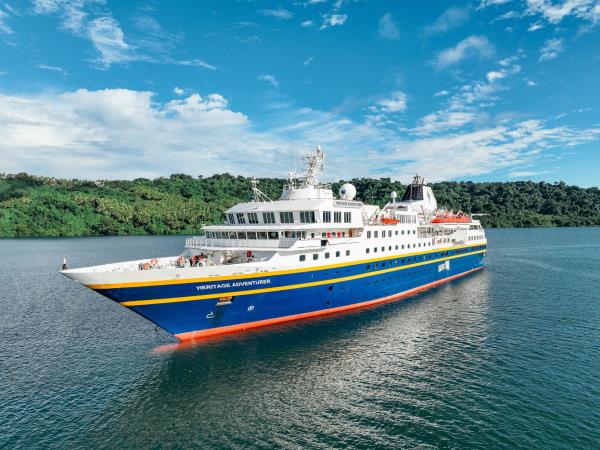 Indonesia island hopping cruise