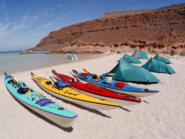 Espiritu Santo sea kayaking tour in Baja