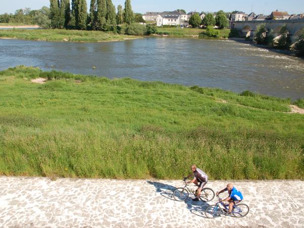 Chateau to Chateau Loire Valley cycling tour 