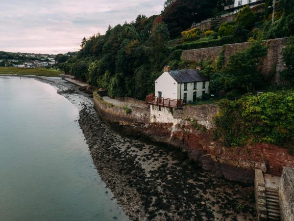 South Wales coastal cycling holiday, self guided