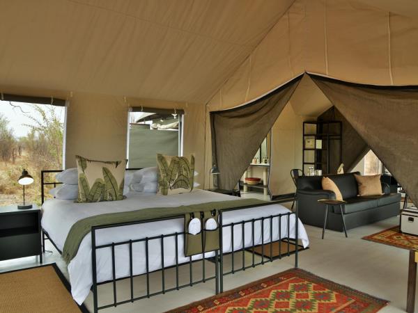 Zimbabwe canoe safari 