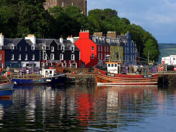 Luxury autumn wildlife Hebrides cruise