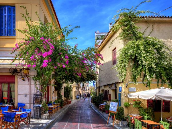 Budget mainland Greece tour