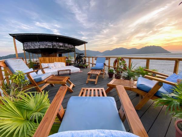 Brahmaputra river cruise, culture & wildlife