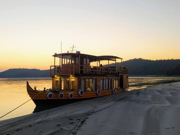 Brahmaputra river cruise, culture & wildlife