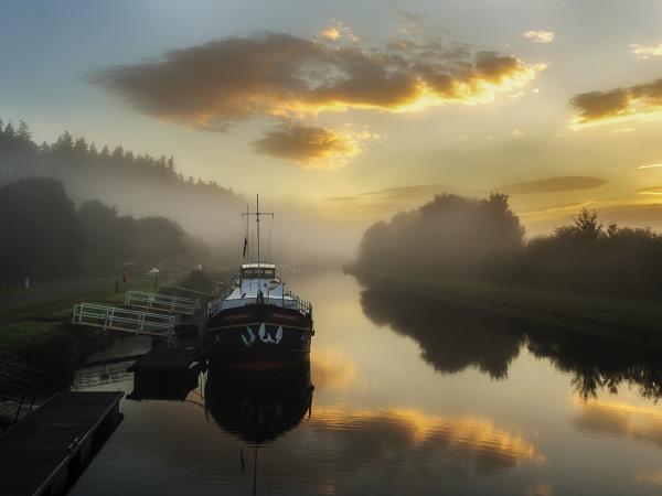 Luxury Caledonian canal cruise