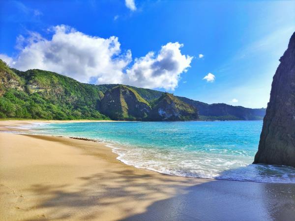 Asian island hopping cruise, Philippines and Indonesia
