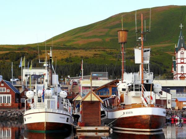 Iceland hiking & swimming holiday