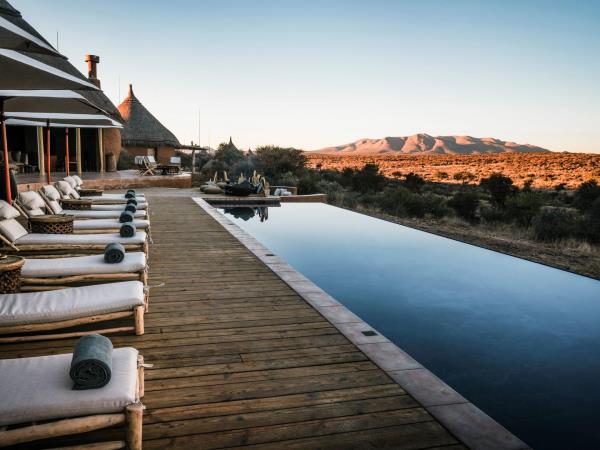 Illustration of Luxury Responsible Travel Planning