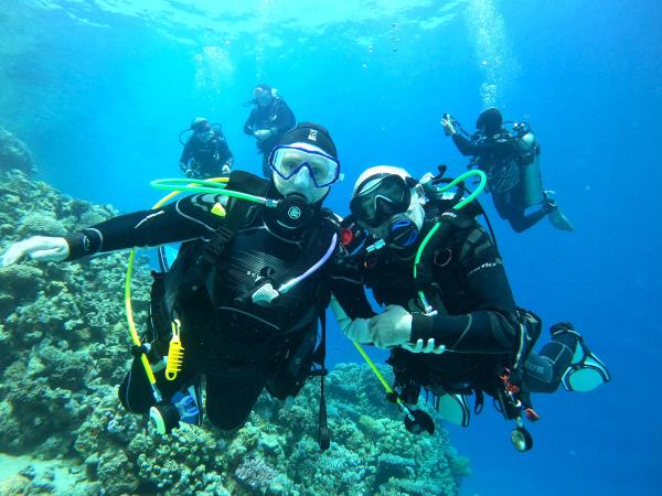 Family learn to scuba dive holidays