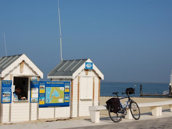 Arcachon Bay cycling holiday, France