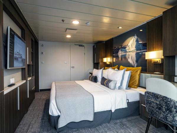 Complete Northwest Passage cruise, 4 weeks