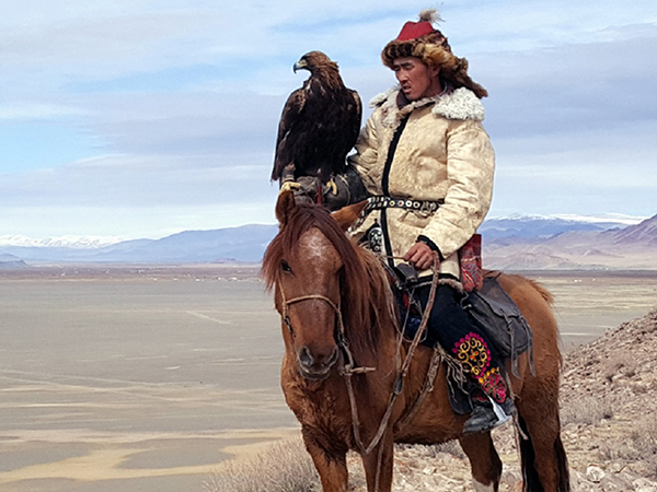 Mongolia holiday with eagle hunters