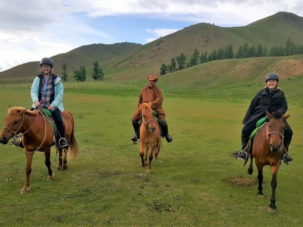 Mongolia holiday with eagle hunters
