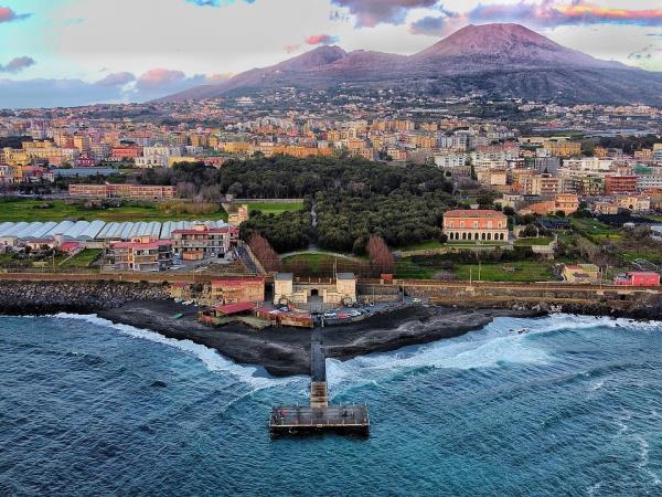 Naples to Malta small ship cruise, La Dolce Vita! 