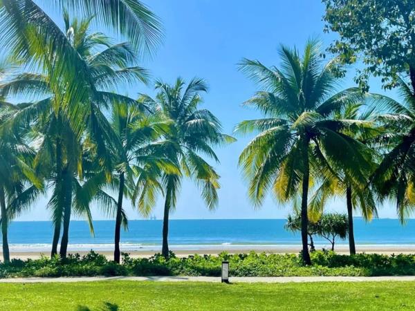 Hainan cycling and hiking tour in China