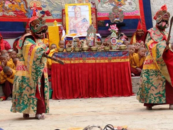 Mountain and Monastery trek in Nepal