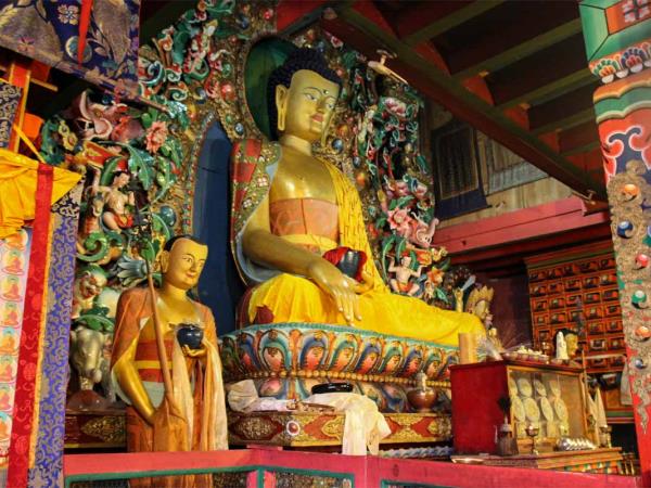 Mountain and Monastery trek in Nepal