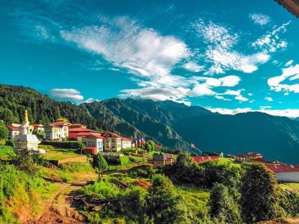Mountain and Monastery trek in Nepal
