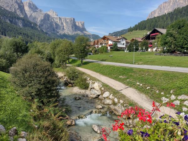 Dolomites painting holiday in Italy