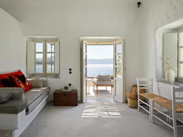 Athens and Santorini luxury small group holiday